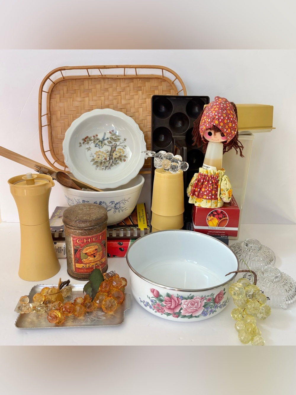 Vintage Kitchen Lot Pyrex Tupperware Etc